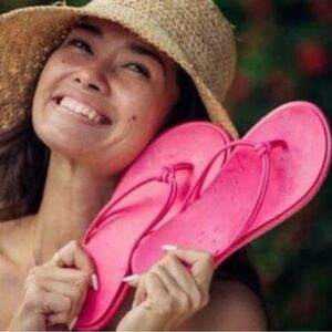 PINK PLUMERIA OLUKAI
Women's Aka Sandals NWT $70 Multiple sizes